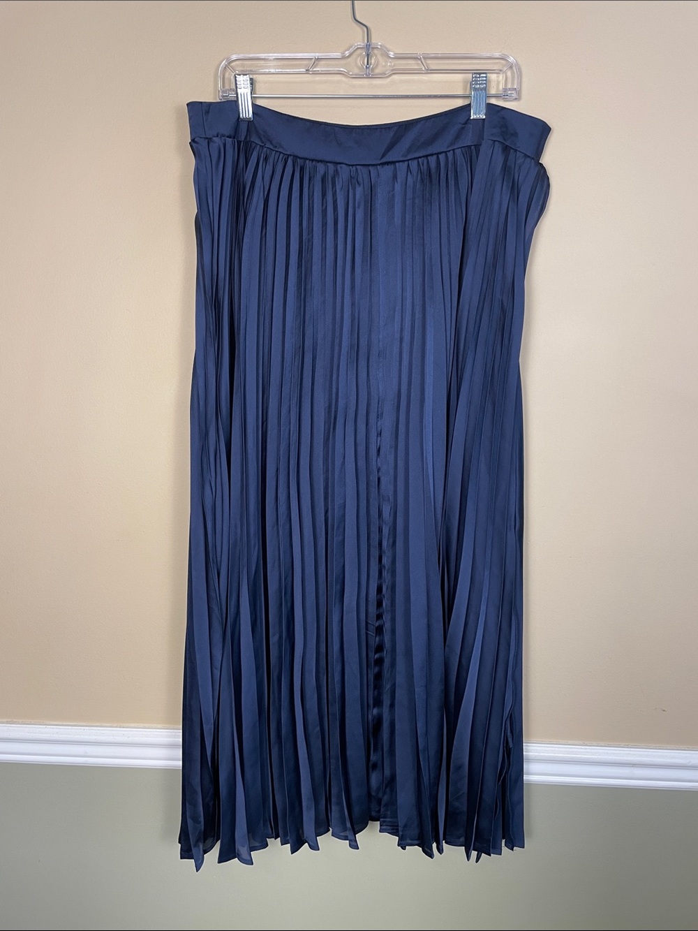 NWT Audrey Parks Francesca’s Satin Navy Blue Pleated Chic Elegant Midi Skirt